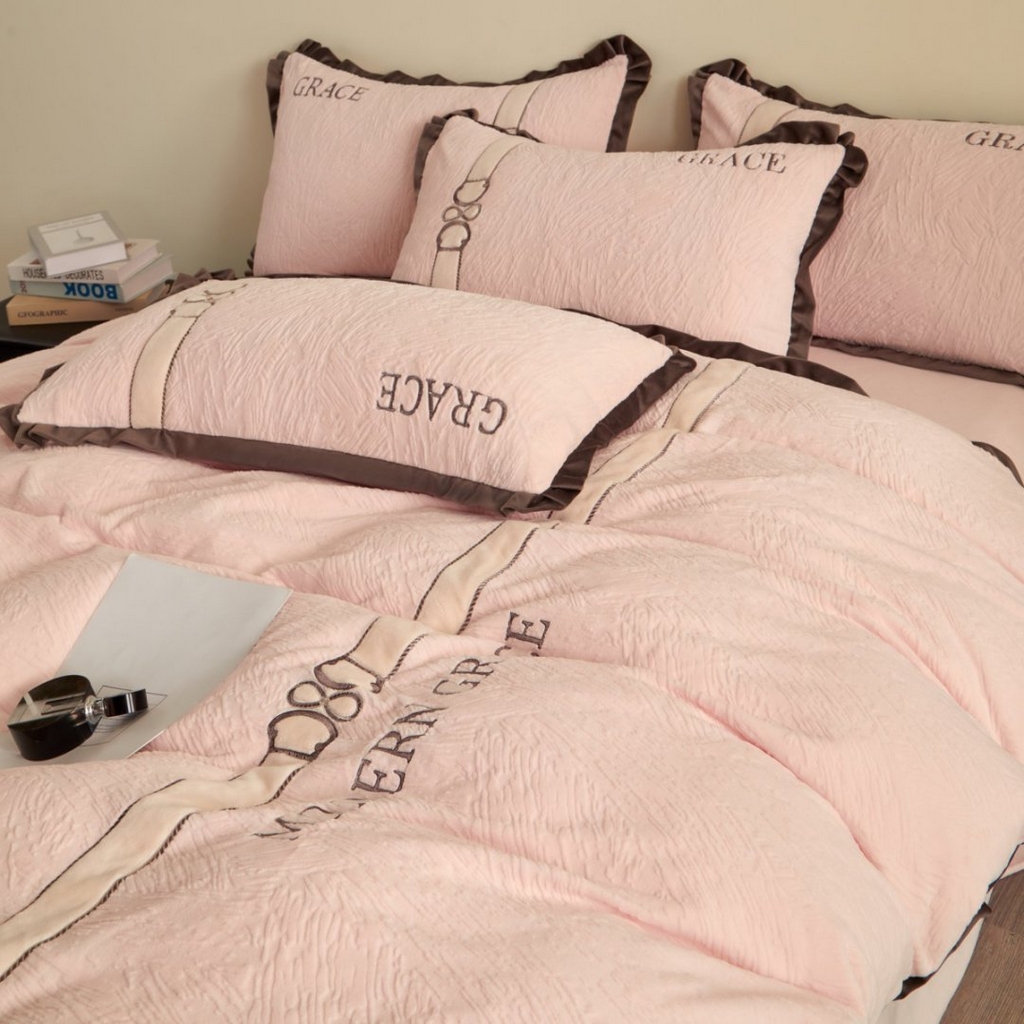 91家纺网 家纺一手货源 找家纺 （总）七里香 2025新款雕花绒牛奶绒刺绣四件套-云锦系列