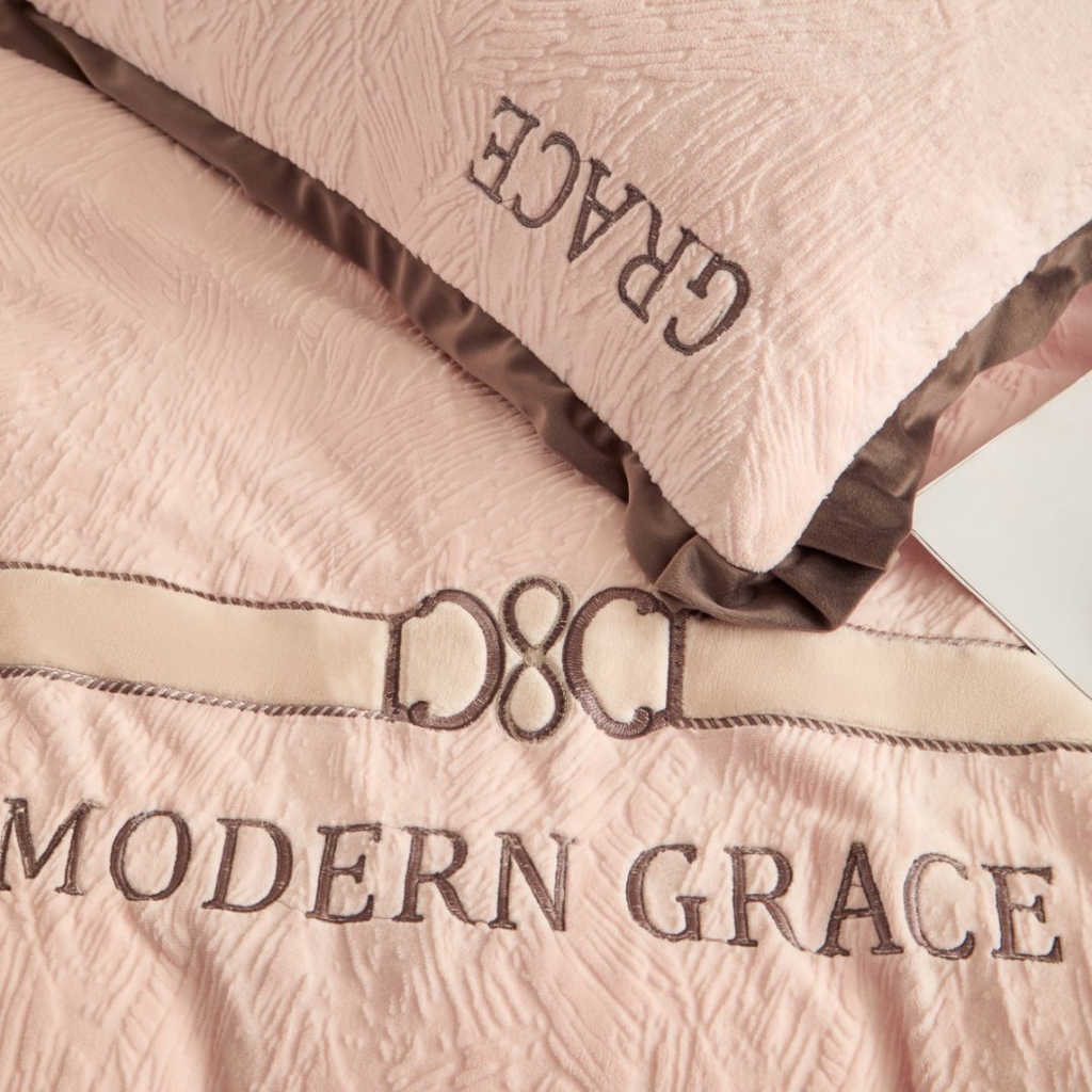 91家纺网 家纺一手货源 找家纺 （总）七里香 2025新款雕花绒牛奶绒刺绣四件套-云锦系列