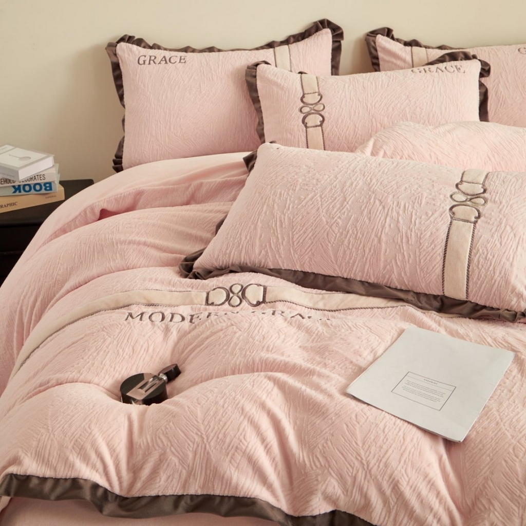 91家纺网 家纺一手货源 找家纺 （总）七里香 2025新款雕花绒牛奶绒刺绣四件套-云锦系列