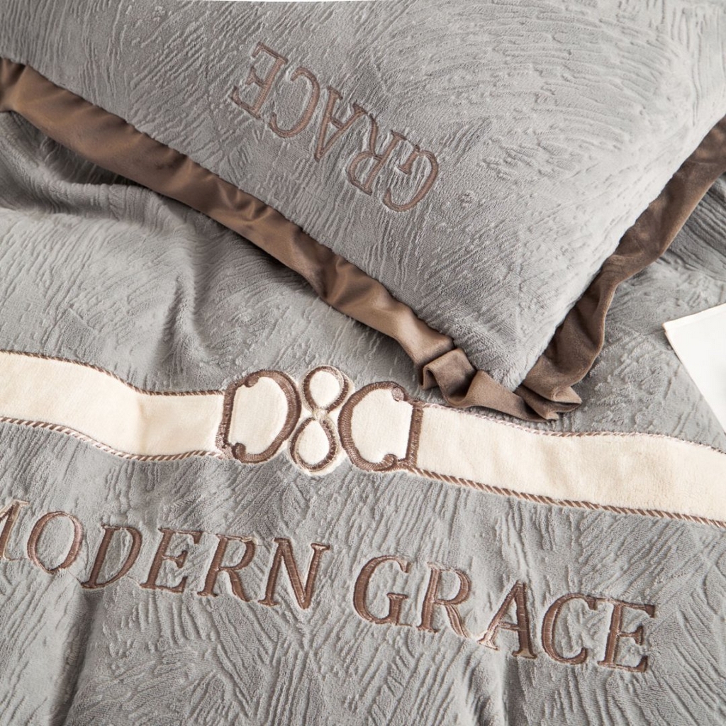 91家纺网 家纺一手货源 找家纺 七里香 2025新款雕花绒牛奶绒刺绣四件套-云锦系列 云锦-灰色