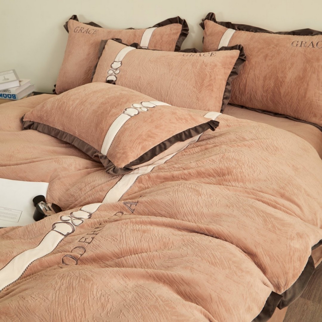 91家纺网 家纺一手货源 找家纺 七里香 2025新款雕花绒牛奶绒刺绣四件套-云锦系列 云锦-咖色