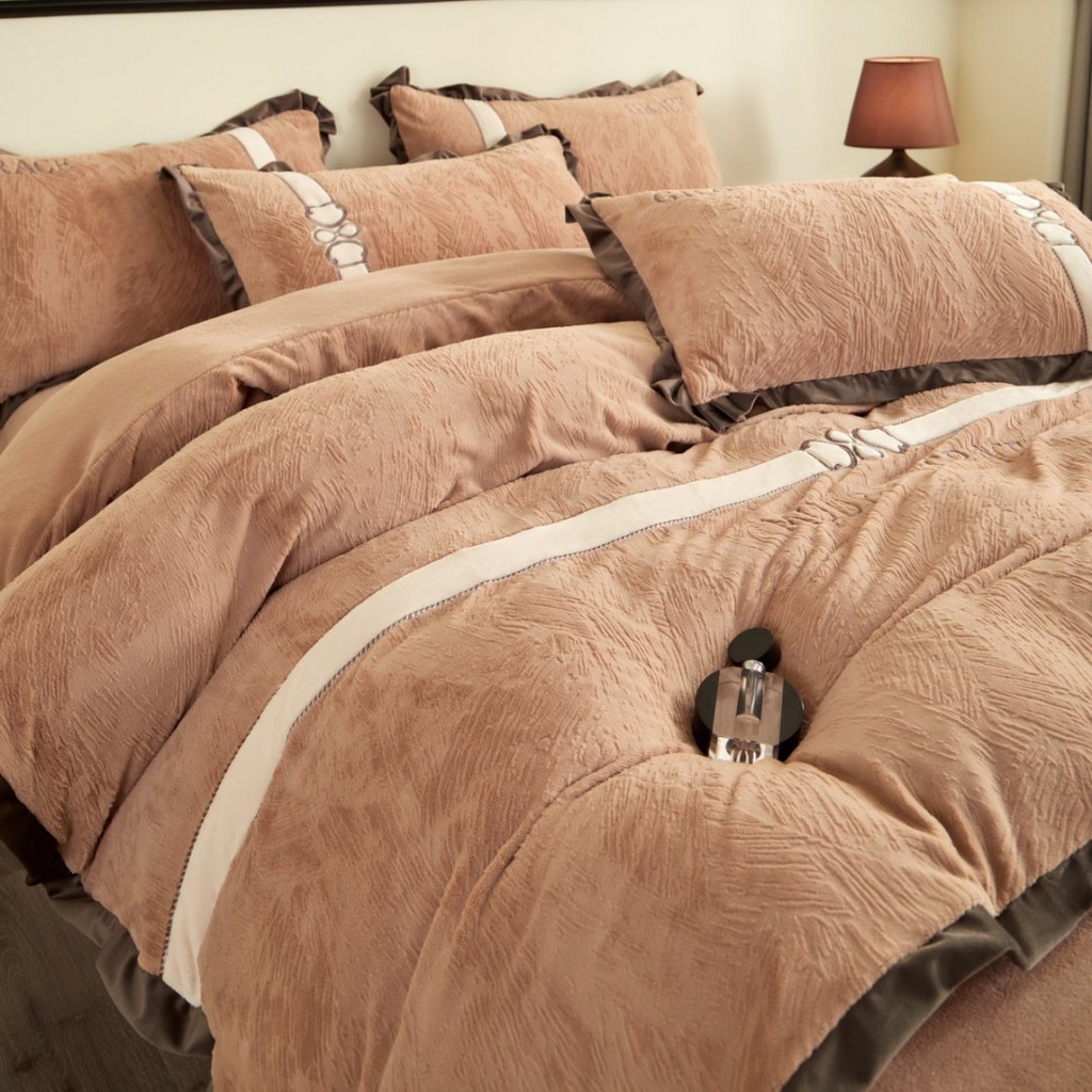 91家纺网 家纺一手货源 找家纺 七里香 2025新款雕花绒牛奶绒刺绣四件套-云锦系列 云锦-咖色