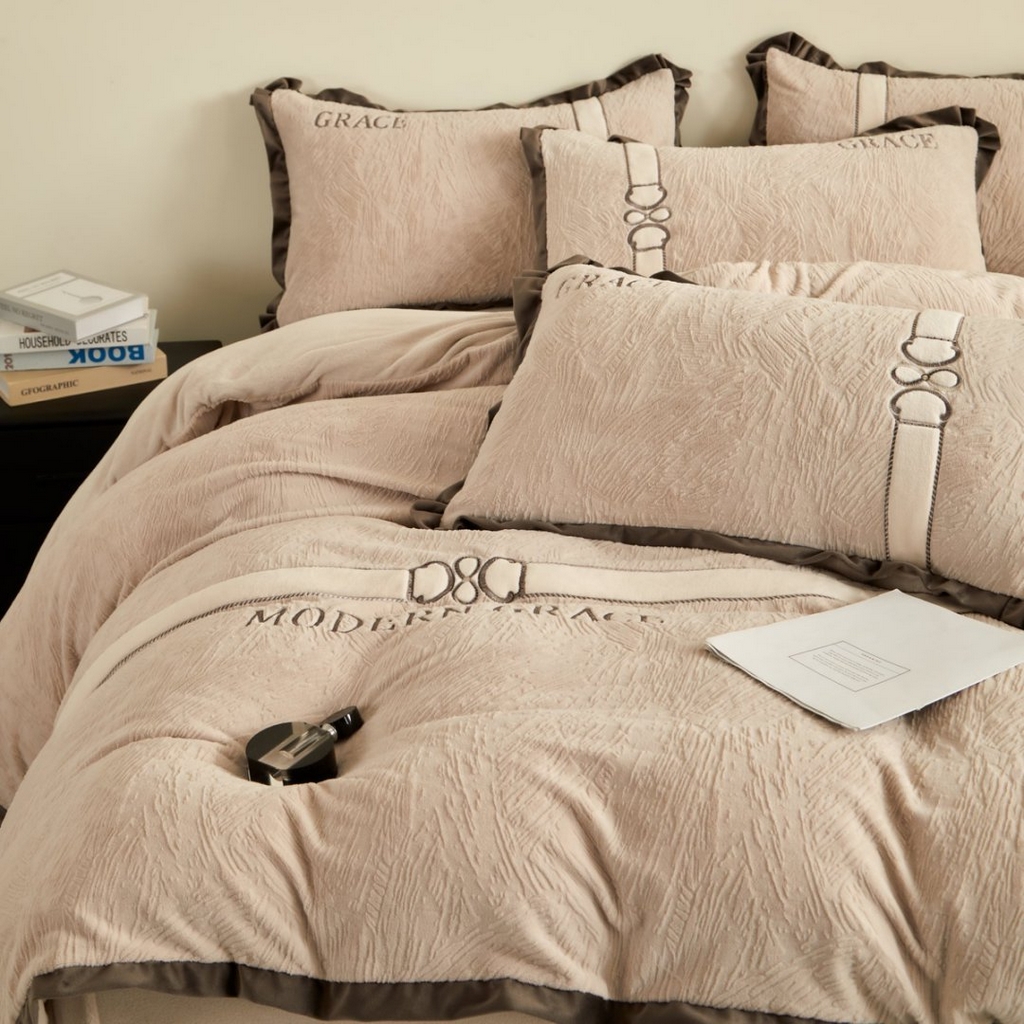 91家纺网 家纺一手货源 找家纺 七里香 2025新款雕花绒牛奶绒刺绣四件套-云锦系列 云锦-卡其