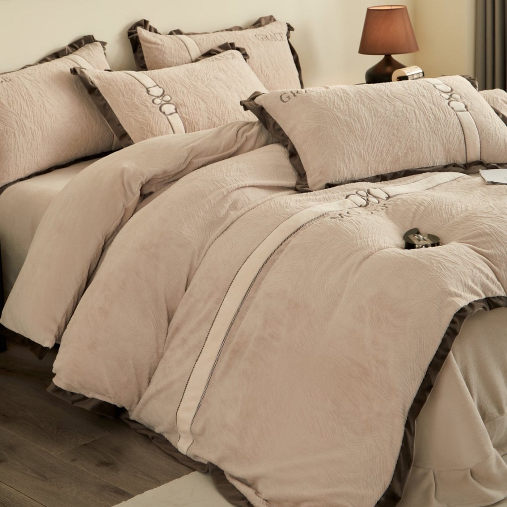 91家纺网 家纺一手货源 找家纺 七里香 2025新款雕花绒牛奶绒刺绣四件套-云锦系列 云锦-卡其