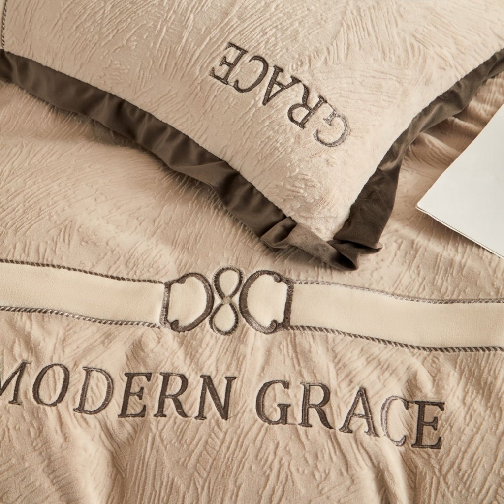 91家纺网 家纺一手货源 找家纺 七里香 2025新款雕花绒牛奶绒刺绣四件套-云锦系列 云锦-卡其