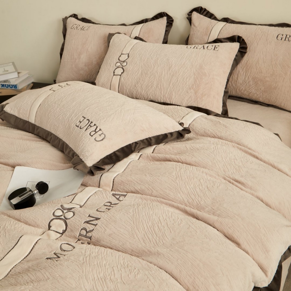 91家纺网 家纺一手货源 找家纺 七里香 2025新款雕花绒牛奶绒刺绣四件套-云锦系列 云锦-卡其