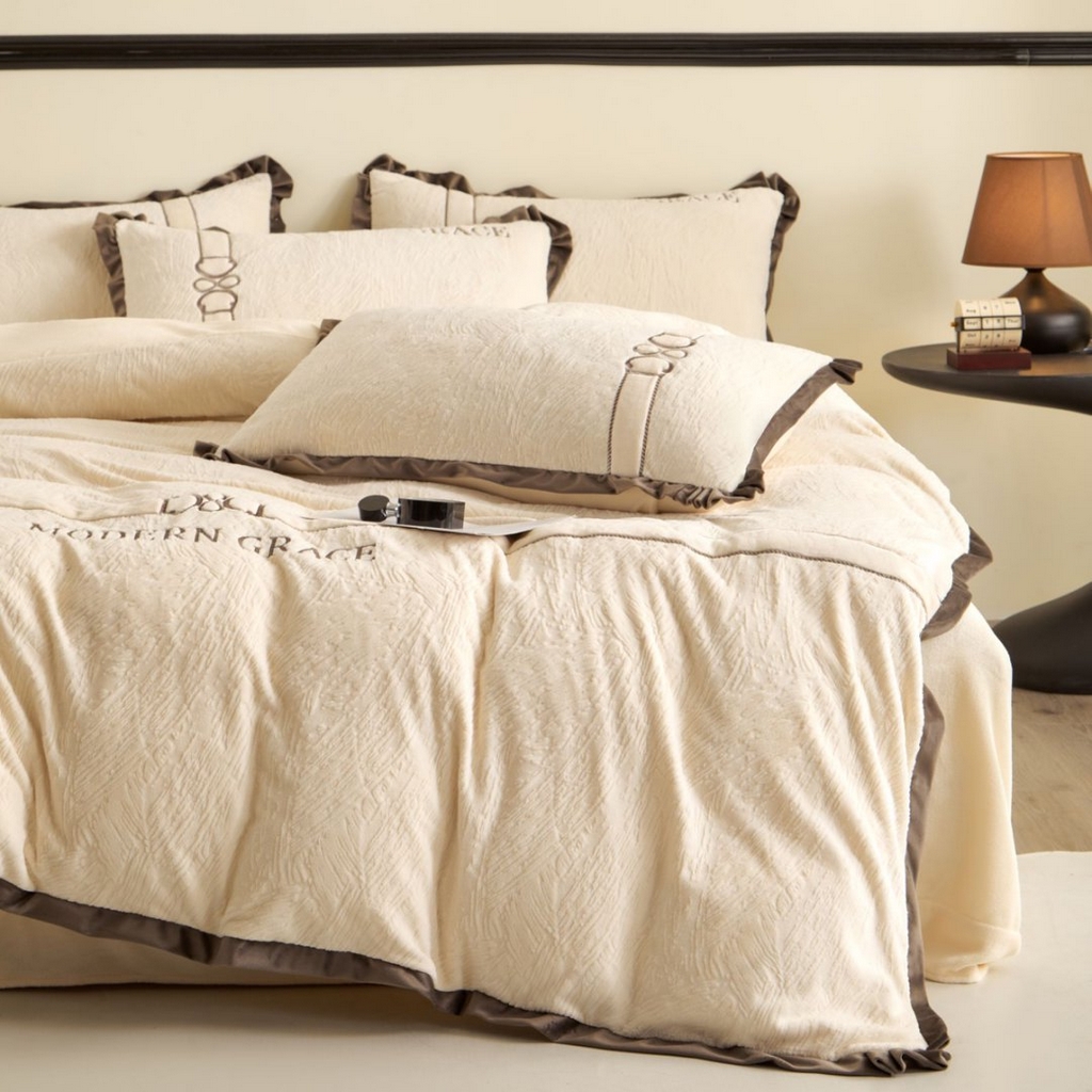 七里香 2025新款雕花绒牛奶绒刺绣四件套-云锦系列 云锦-米黄