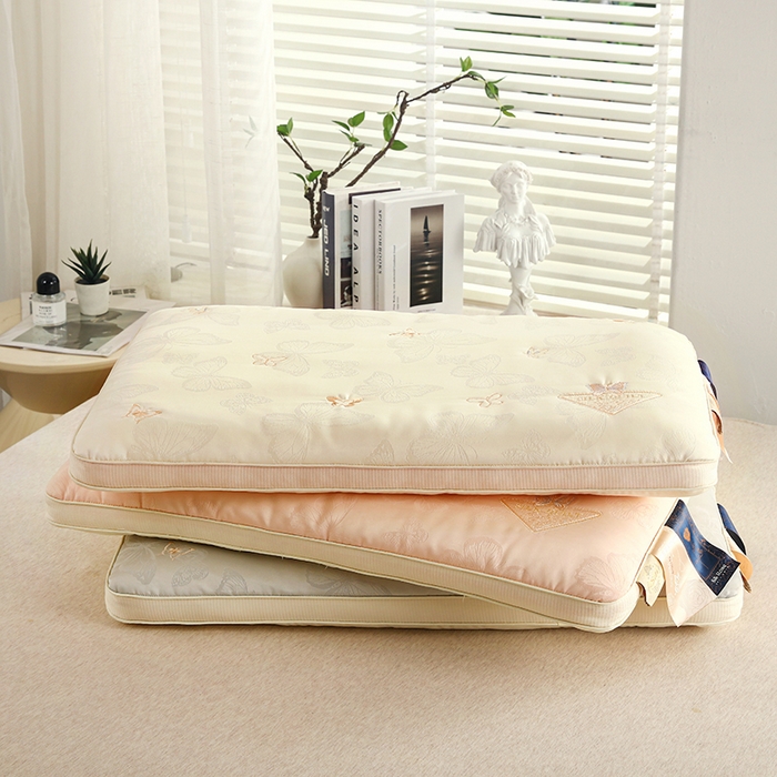 91家纺网 家纺一手货源 找家纺 云熙枕业 2025新款爆款漫舞酒店云朵枕枕头枕芯 米黄色