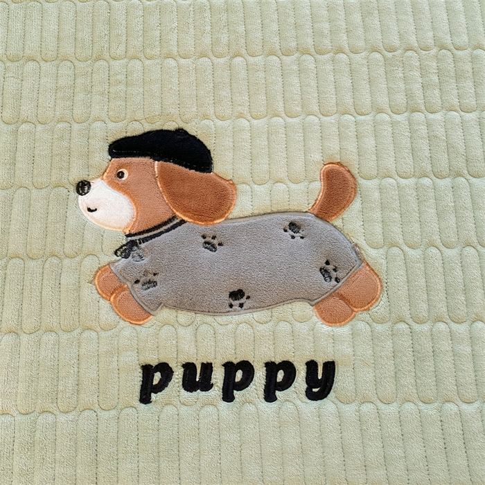 91家纺网 家纺一手货源 找家纺 （总）喜居 2025新款宝宝牛奶绒刺绣床垫腊肠狗系列