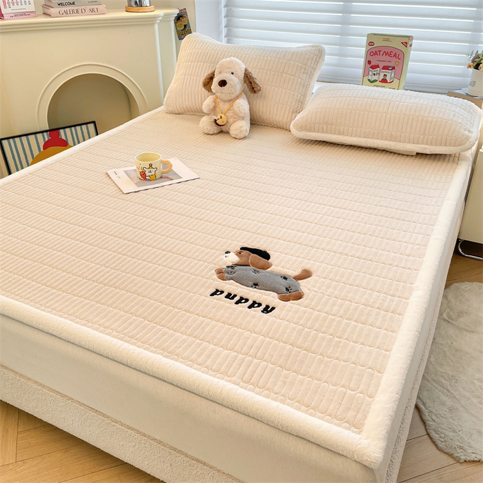 91家纺网 家纺一手货源 找家纺 喜居 2025新款宝宝牛奶绒刺绣床垫腊肠狗系列 腊肠狗-咖