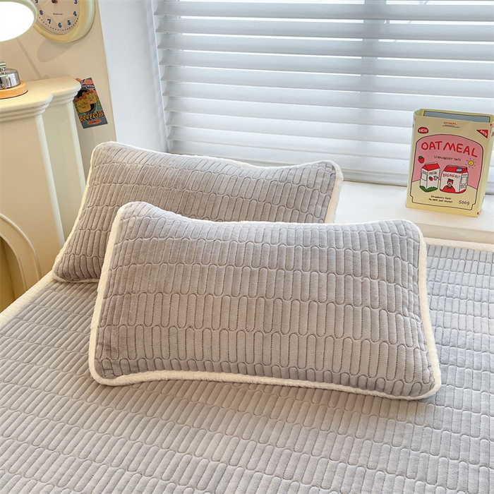 91家纺网 家纺一手货源 找家纺 喜居 2025新款宝宝牛奶绒刺绣床垫腊肠狗系列 腊肠狗-灰