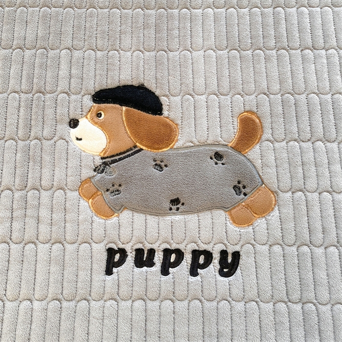 91家纺网 家纺一手货源 找家纺 喜居 2025新款宝宝牛奶绒刺绣床垫腊肠狗系列 腊肠狗-灰