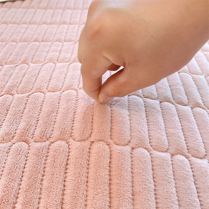 91家纺网 家纺一手货源 找家纺 喜居 2025新款宝宝牛奶绒刺绣床垫腊肠狗系列 腊肠狗-粉