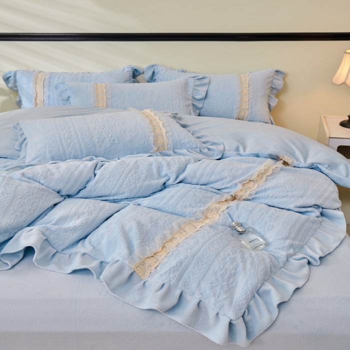 91家纺网 家纺一手货源 找家纺 七里香 2025新款雕花绒牛奶绒工艺款四件套-偏爱系列 偏爱-蓝色