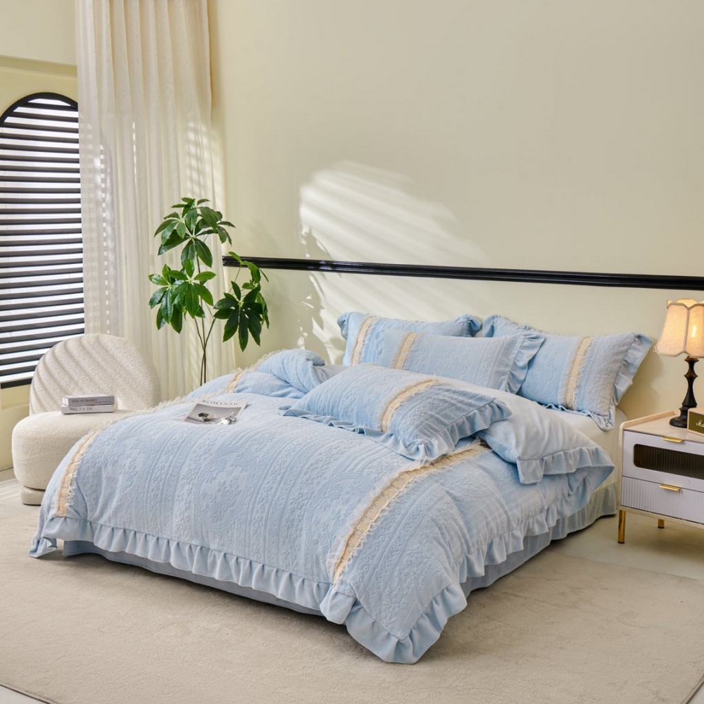 91家纺网 家纺一手货源 找家纺 七里香 2025新款雕花绒牛奶绒工艺款四件套-偏爱系列 偏爱-蓝色