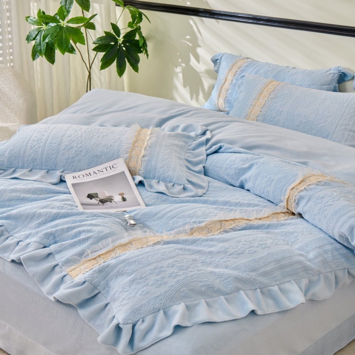 91家纺网 家纺一手货源 找家纺 七里香 2025新款雕花绒牛奶绒工艺款四件套-偏爱系列 偏爱-蓝色