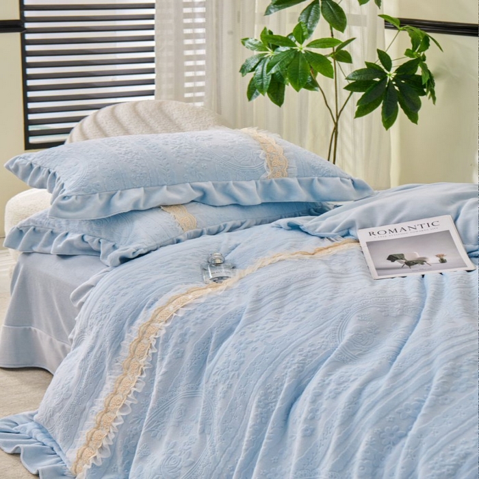 91家纺网 家纺一手货源 找家纺 七里香 2025新款雕花绒牛奶绒工艺款四件套-偏爱系列 偏爱-蓝色