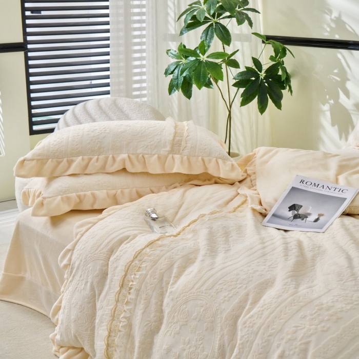 91家纺网 家纺一手货源 找家纺 七里香 2025新款雕花绒牛奶绒工艺款四件套-偏爱系列 偏爱-米黄