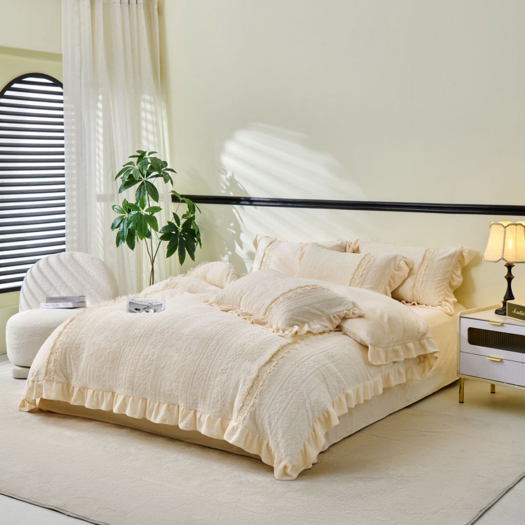 91家纺网 家纺一手货源 找家纺 七里香 2025新款雕花绒牛奶绒工艺款四件套-偏爱系列 偏爱-米黄