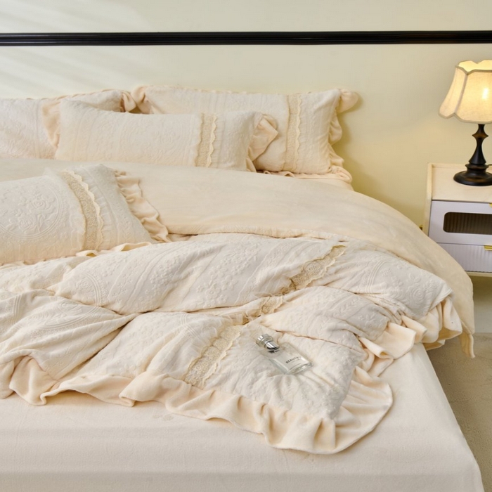 91家纺网 家纺一手货源 找家纺 七里香 2025新款雕花绒牛奶绒工艺款四件套-偏爱系列 偏爱-米黄