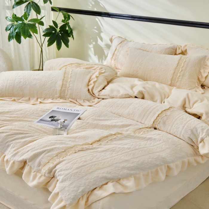 91家纺网 家纺一手货源 找家纺 七里香 2025新款雕花绒牛奶绒工艺款四件套-偏爱系列 偏爱-米黄