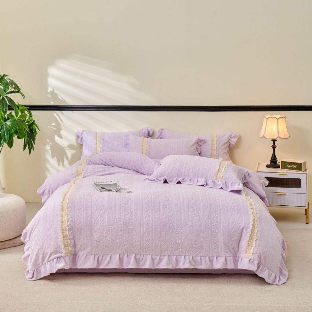 91家纺网 家纺一手货源 找家纺 七里香 2025新款雕花绒牛奶绒工艺款四件套-偏爱系列 偏爱-紫色