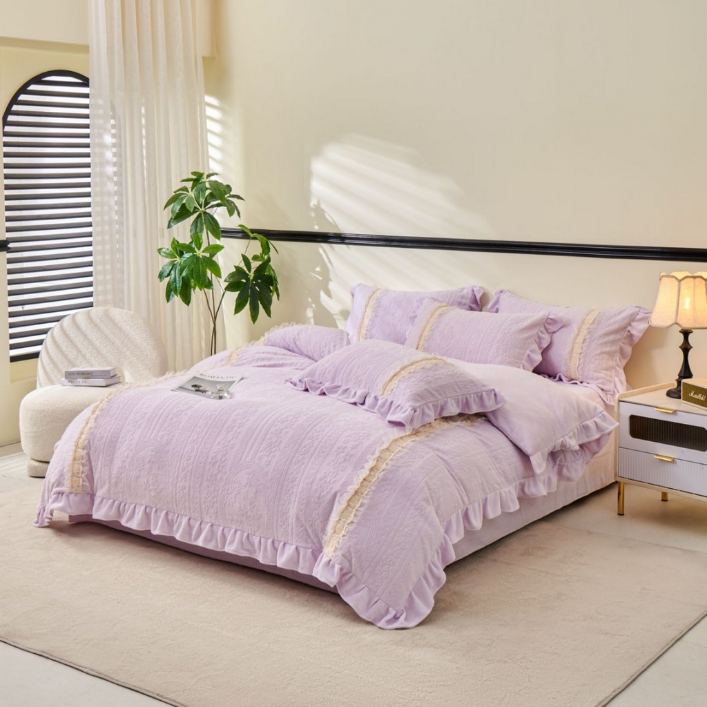 91家纺网 家纺一手货源 找家纺 七里香 2025新款雕花绒牛奶绒工艺款四件套-偏爱系列 偏爱-紫色