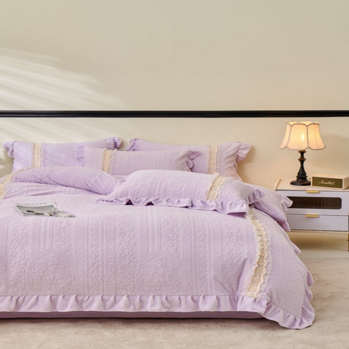 91家纺网 家纺一手货源 找家纺 七里香 2025新款雕花绒牛奶绒工艺款四件套-偏爱系列 偏爱-紫色