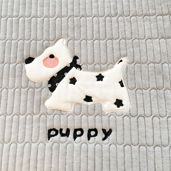 91家纺网 家纺一手货源 找家纺 （总）喜居 2025新款宝宝牛奶绒刺绣床垫班尼狗系列