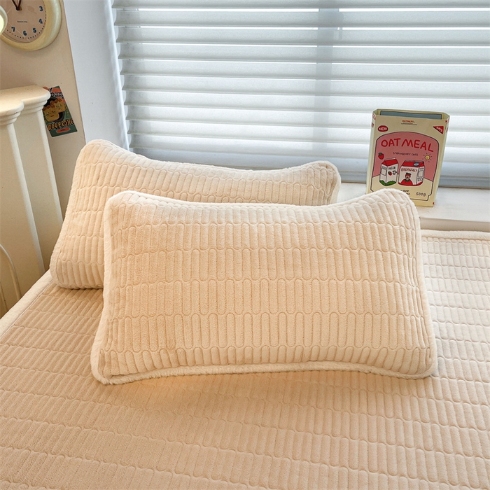 91家纺网 家纺一手货源 找家纺 喜居 2025新款宝宝牛奶绒刺绣床垫班尼狗系列 班尼狗-咖