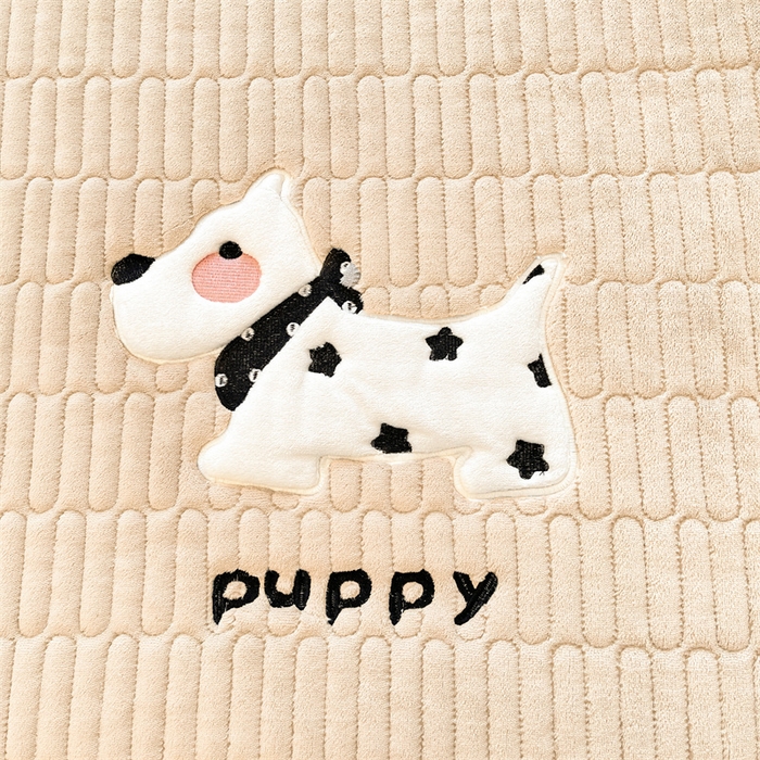 91家纺网 家纺一手货源 找家纺 喜居 2025新款宝宝牛奶绒刺绣床垫班尼狗系列 班尼狗-咖