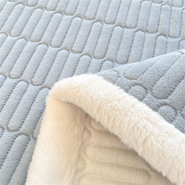 91家纺网 家纺一手货源 找家纺 喜居 2025新款宝宝牛奶绒刺绣床垫班尼狗系列 班尼狗-蓝