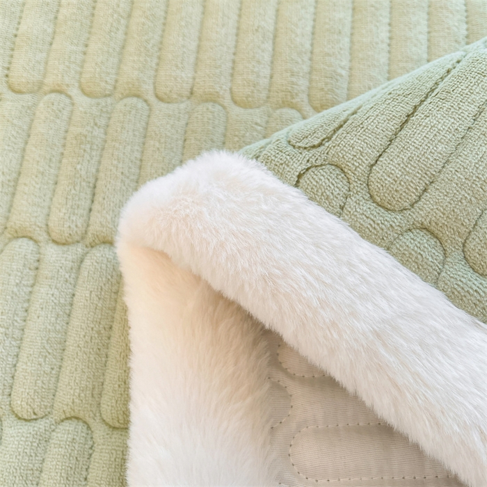 91家纺网 家纺一手货源 找家纺 喜居 2025新款宝宝牛奶绒刺绣床垫班尼狗系列 班尼狗-绿