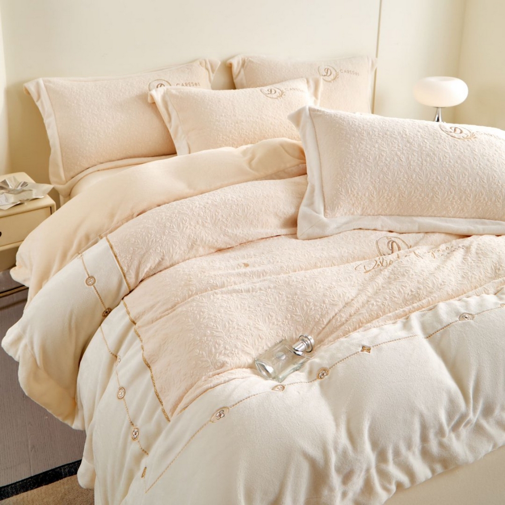 七里香 2025新款雕花绒牛奶绒刺绣四件套-锦穗绒华系列 锦穗绒华-米黄