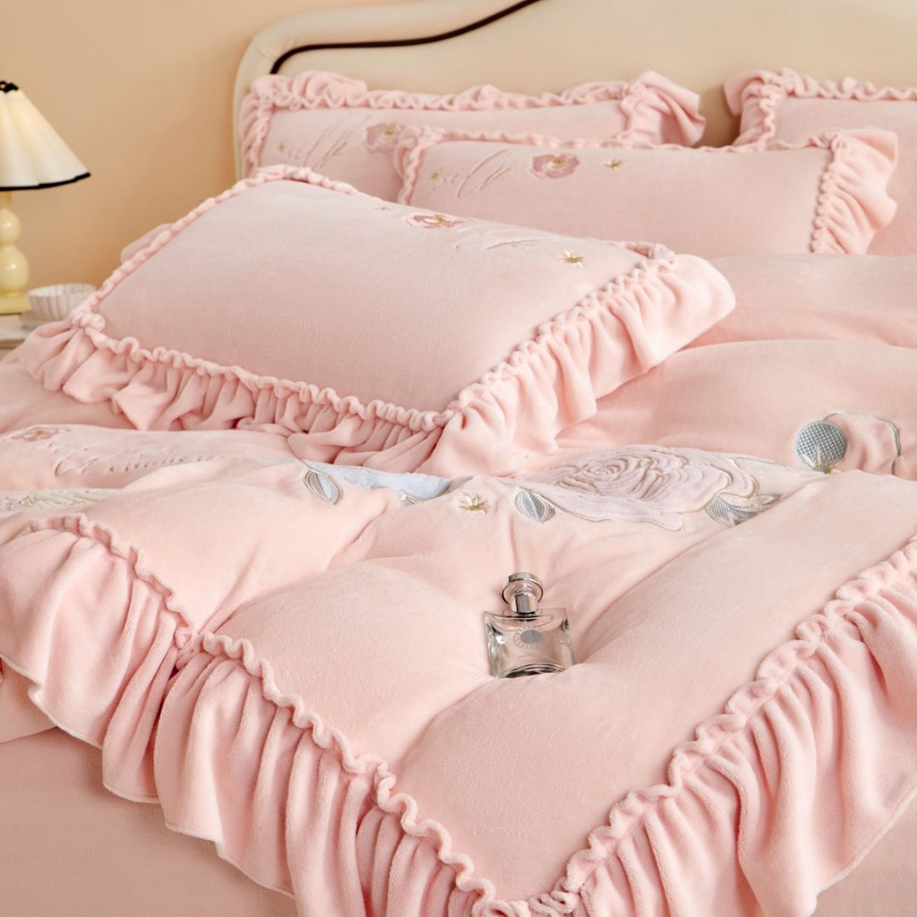 91家纺网 家纺一手货源 找家纺 （总）七里香 2025新款牛奶绒刺绣四件套-枝意系列