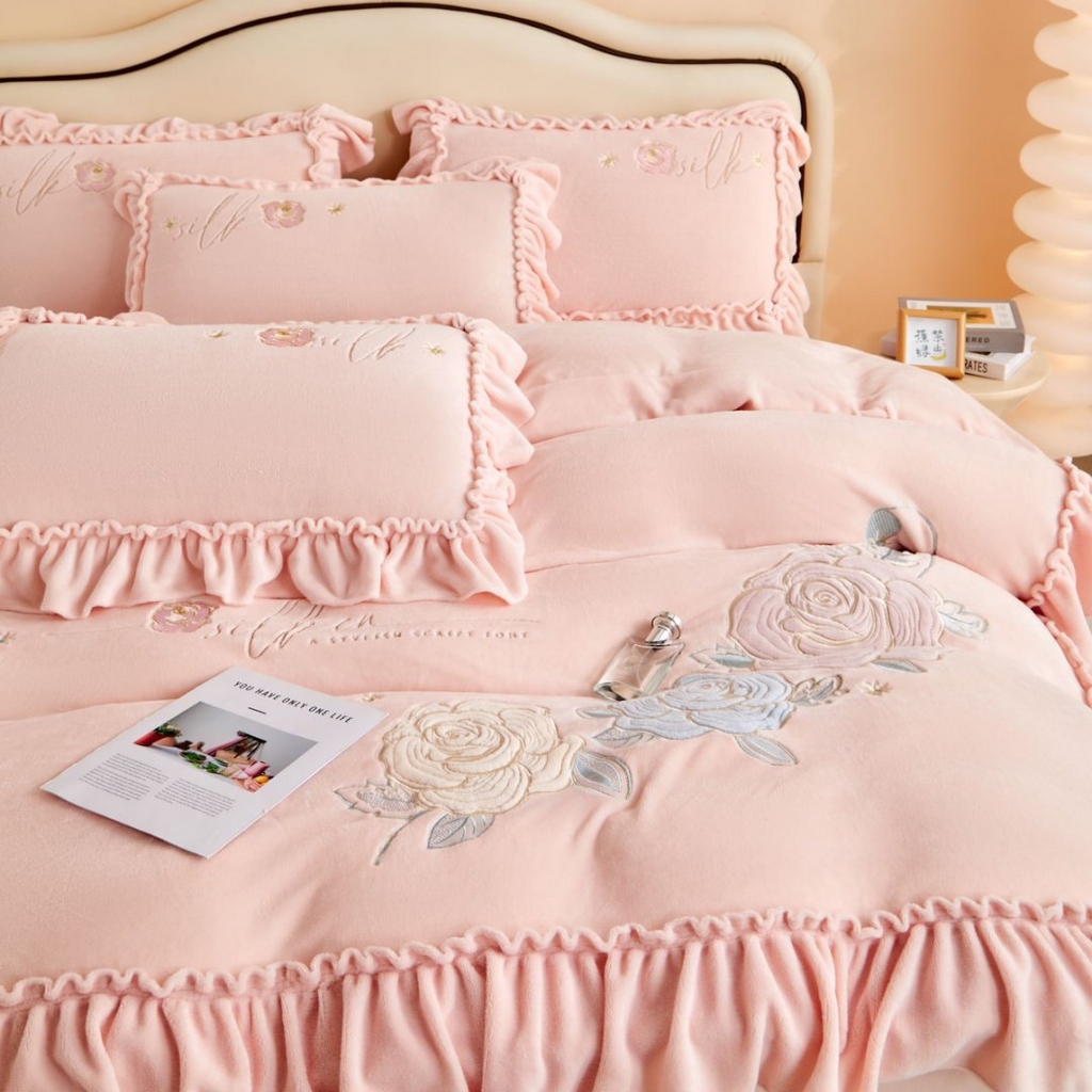 91家纺网 家纺一手货源 找家纺 （总）七里香 2025新款牛奶绒刺绣四件套-枝意系列