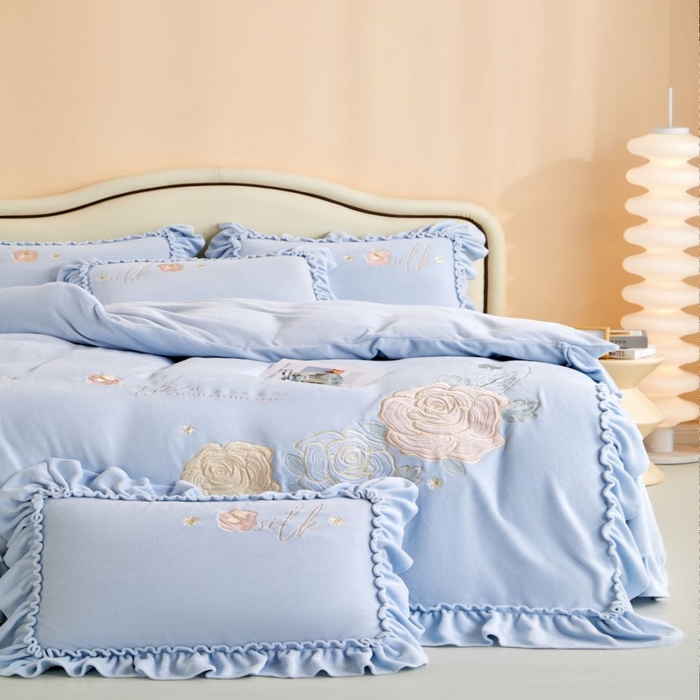 91家纺网 家纺一手货源 找家纺 七里香 2025新款牛奶绒刺绣四件套-枝意系列 枝意-蓝色