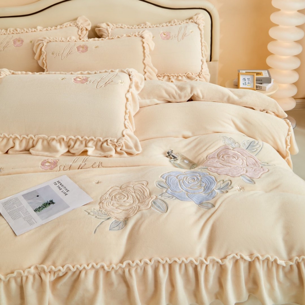 91家纺网 家纺一手货源 找家纺 七里香 2025新款牛奶绒刺绣四件套-枝意系列 枝意-米黄