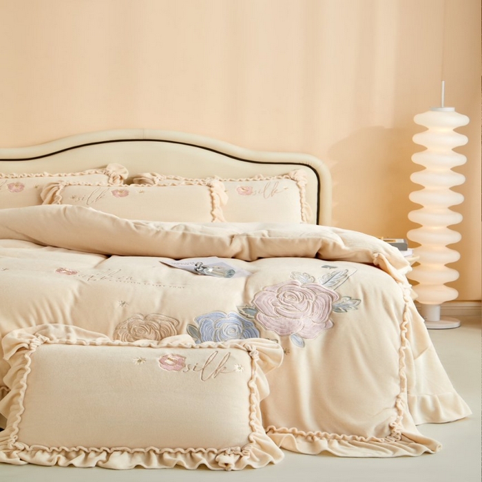 91家纺网 家纺一手货源 找家纺 七里香 2025新款牛奶绒刺绣四件套-枝意系列 枝意-米黄