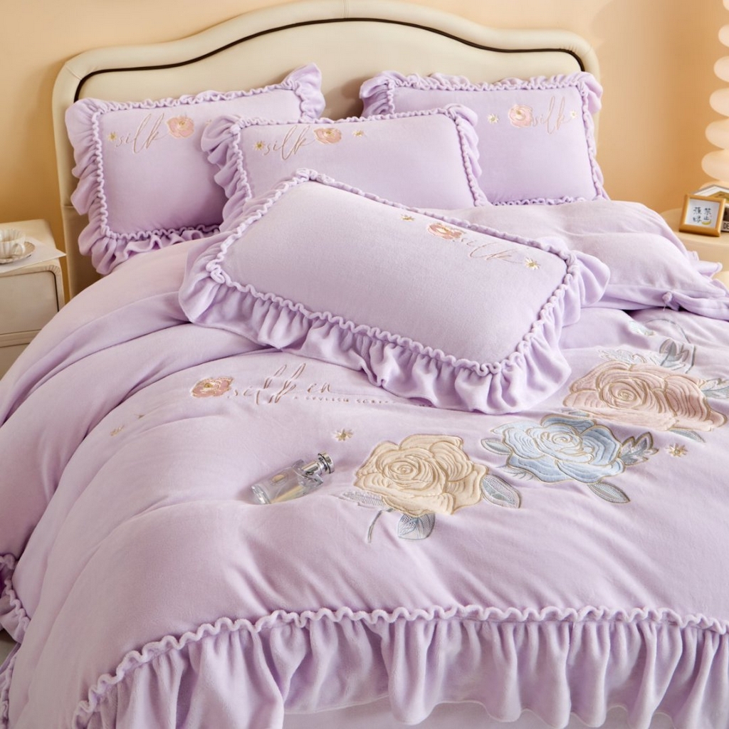 91家纺网 家纺一手货源 找家纺 七里香 2025新款牛奶绒刺绣四件套-枝意系列 枝意-紫色
