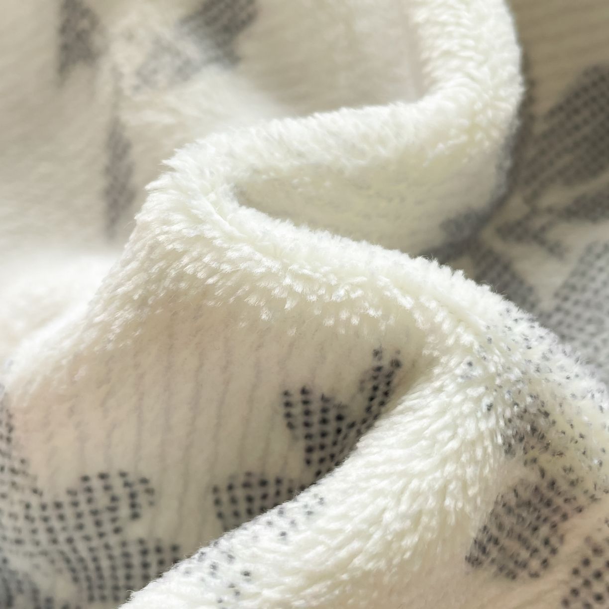 91家纺网 家纺一手货源 找家纺 慕澄家纺 2025新款赫本风牛奶绒花边款四件套 花边款-花枝