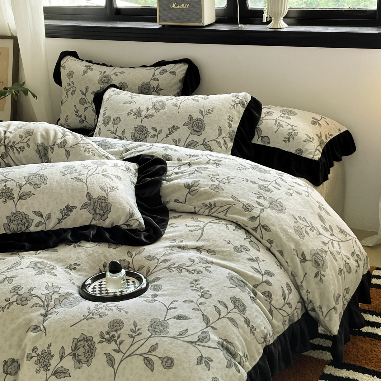 91家纺网 家纺一手货源 找家纺 慕澄家纺 2025新款赫本风牛奶绒花边款四件套 花边款-法式风情