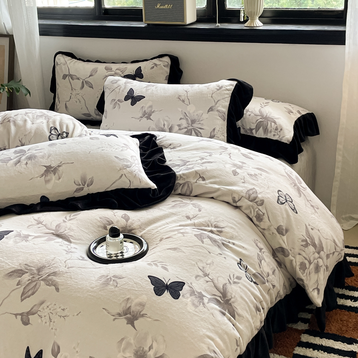 91家纺网 家纺一手货源 找家纺 慕澄家纺 2025新款赫本风牛奶绒花边款四件套 花边款-蝴蝶飞飞