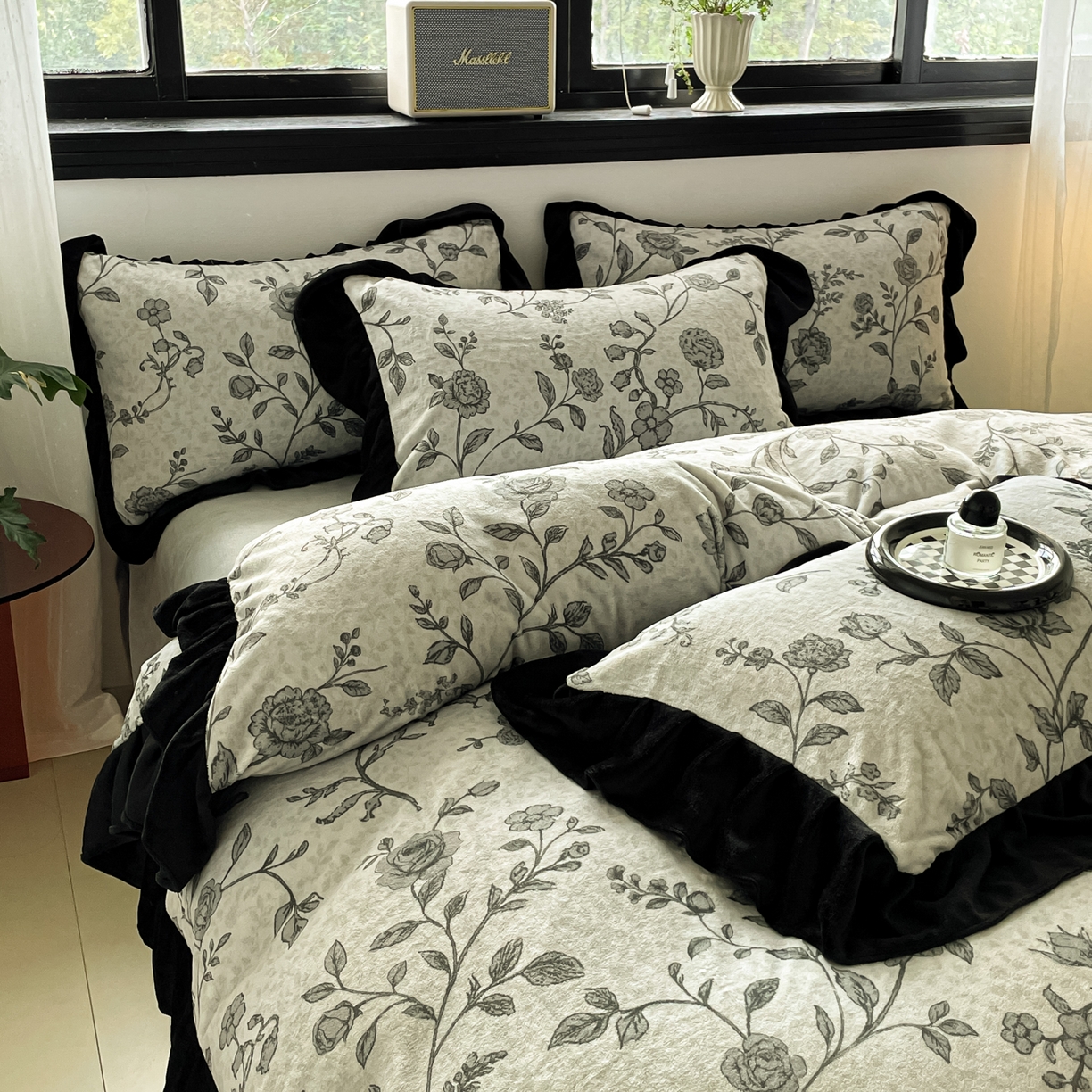 91家纺网 家纺一手货源 找家纺 慕澄家纺 2025新款赫本风牛奶绒花边款四件套 花边款-法式风情