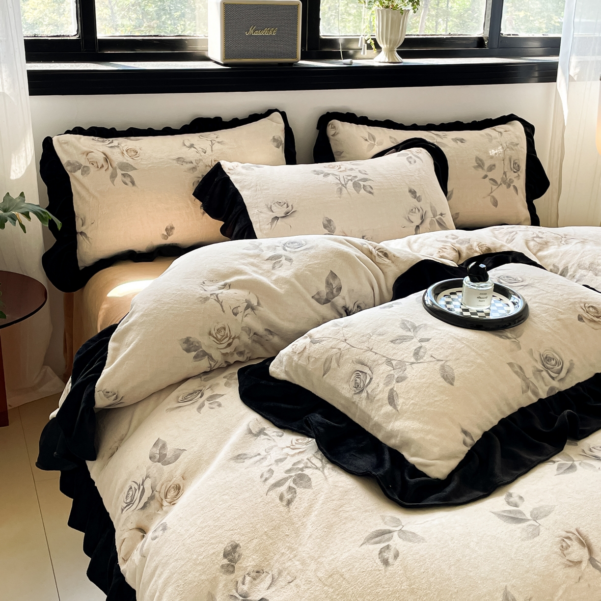 91家纺网 家纺一手货源 找家纺 慕澄家纺 2025新款赫本风牛奶绒花边款四件套 花边款-灿烂花语