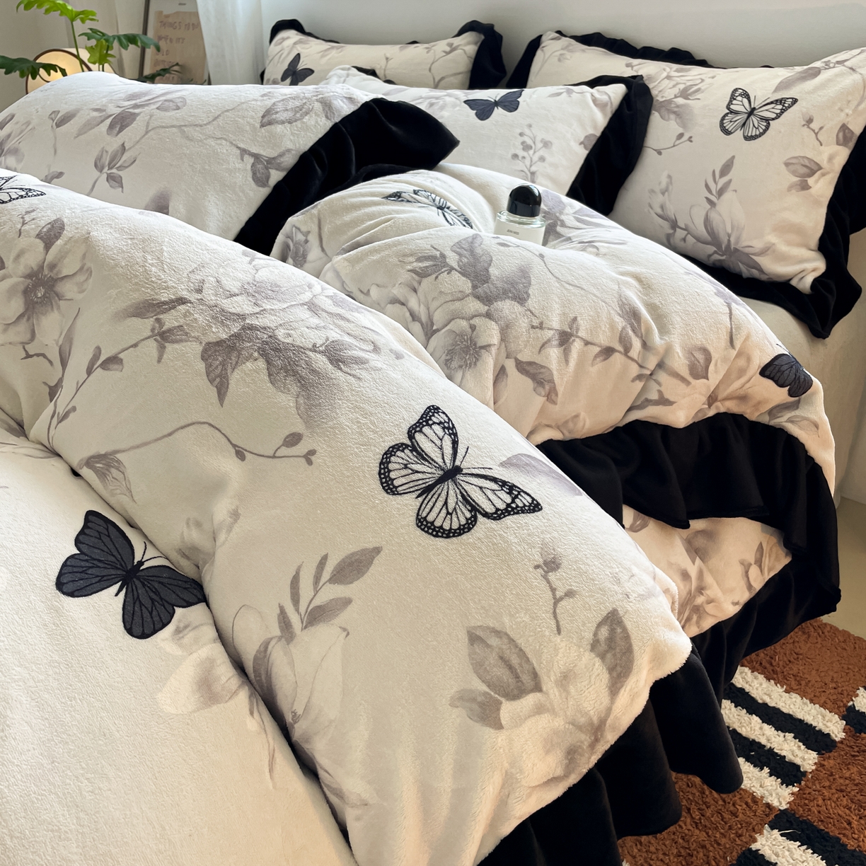 91家纺网 家纺一手货源 找家纺 慕澄家纺 2025新款赫本风牛奶绒花边款四件套 花边款-蝴蝶飞飞