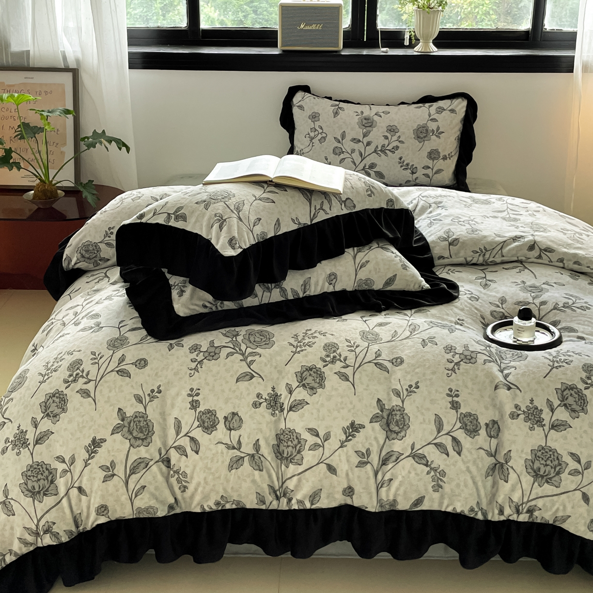 91家纺网 家纺一手货源 找家纺 慕澄家纺 2025新款赫本风牛奶绒花边款四件套 花边款-法式风情