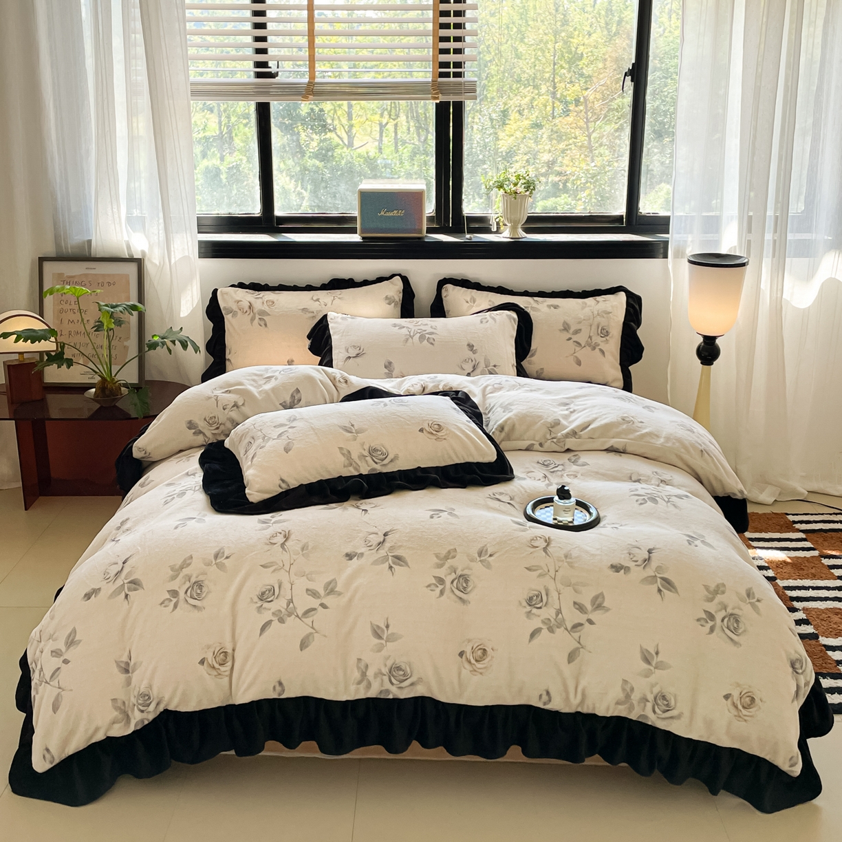 91家纺网 家纺一手货源 找家纺 慕澄家纺 2025新款赫本风牛奶绒花边款四件套 花边款-灿烂花语