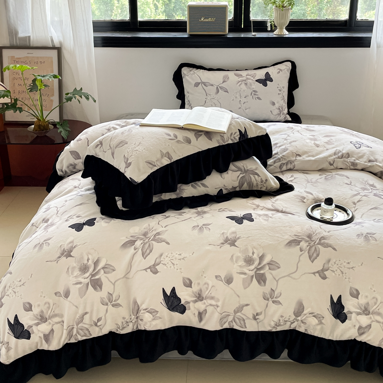 91家纺网 家纺一手货源 找家纺 慕澄家纺 2025新款赫本风牛奶绒花边款四件套 花边款-蝴蝶飞飞