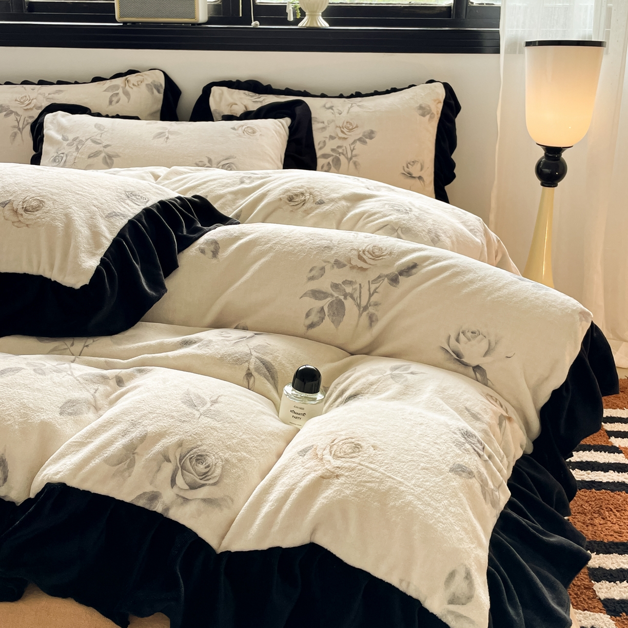 91家纺网 家纺一手货源 找家纺 慕澄家纺 2025新款赫本风牛奶绒花边款四件套 花边款-灿烂花语